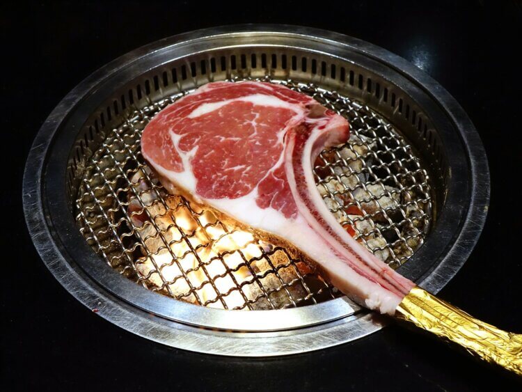 Why Are Tomahawk Steaks So Expensive? Factors Affecting Price and Quality 7 Tomahawk Steak
