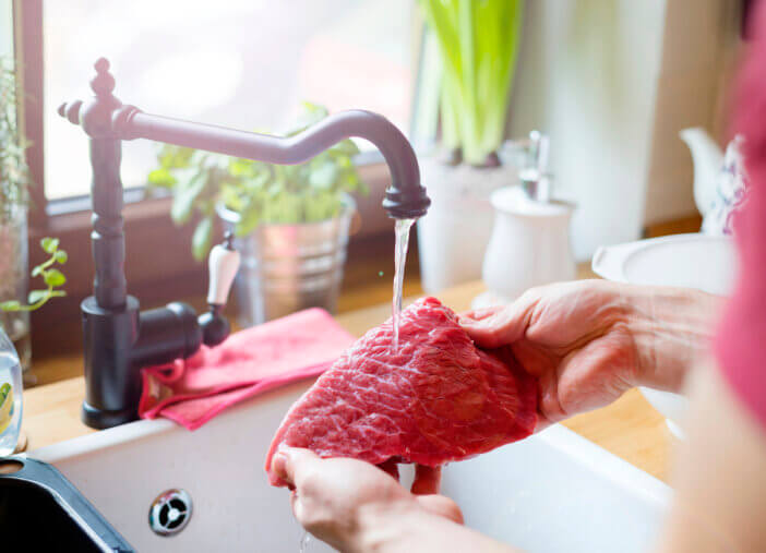 Easy Brisket Defrosting: Simple Steps to Follow 2 Thaw Meat in Sink