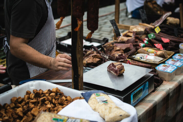 What Grocery Store Has the Best Meat? Explained! 12 Farmer's Market Meat