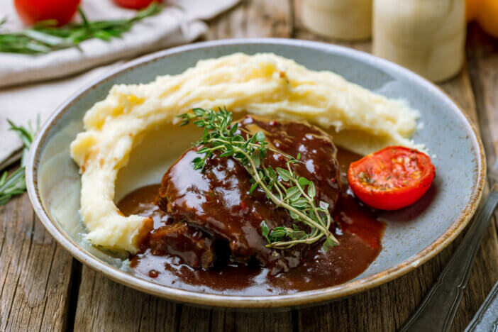 Beef cheeks with mashed potatoes