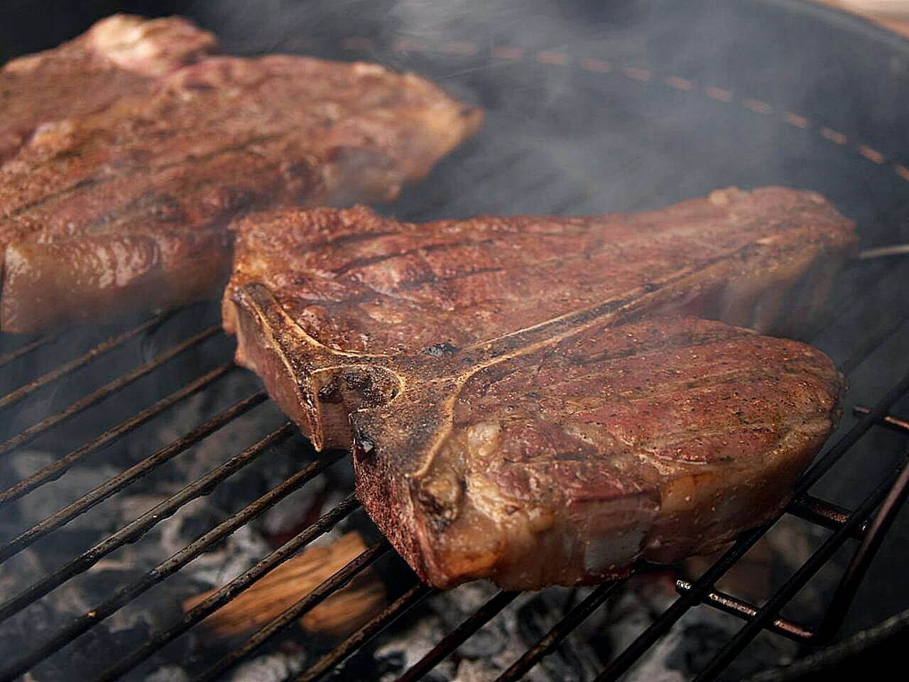 5 Tips for Choosing the Best Porterhouse Steak for a Perfect Dinner