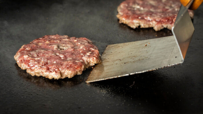 Ceramic vs. Teflon Griddles for Burgers & Meats 1 Ceramic vs. Teflon Griddles for Burgers & Meats