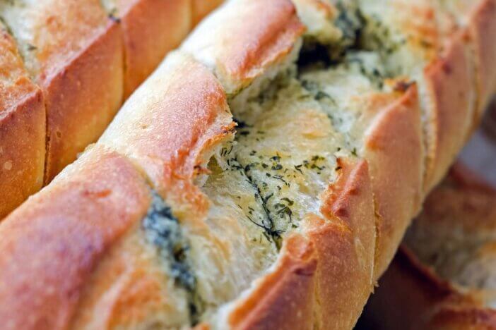 Delicious Sausage & Pepper Side Dishes: Top 11+ Recipes 3 cheesy-garlic-bread_3253404