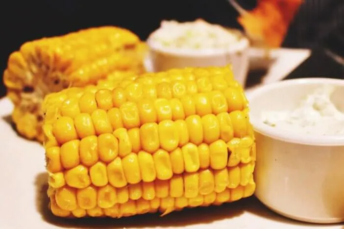 corn-on-the-cob-in-milk_3179429