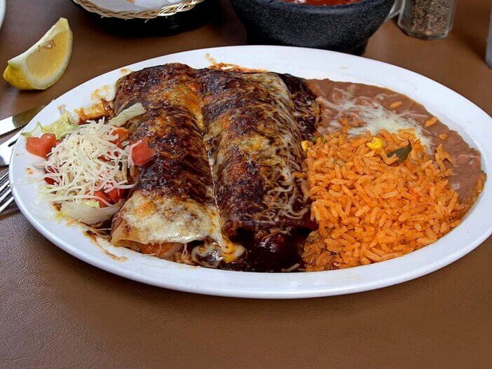 13+ Meals To Make With Tough Roast Beef Leftovers 6 enchiladas_326239