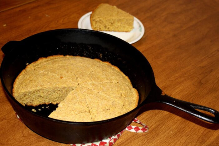 10+ Perfect Sides to Complete Your Crab Leg Feast 7 Cornbread