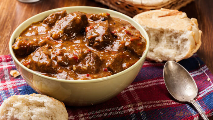 7 Best Breads for Stew: Perfect Pairings for Beef Dishes