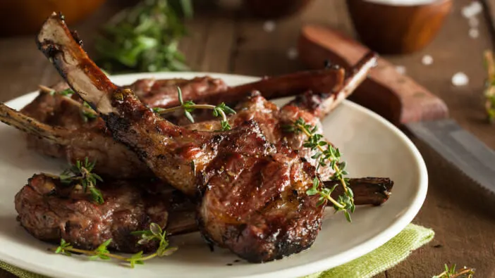 what does lamb chops taste like