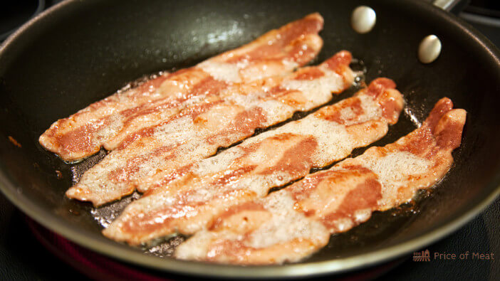 Turkey Bacon vs Pork Bacon: Taste, Preparation, and Health Benefits 1 what does turkey bacon taste like