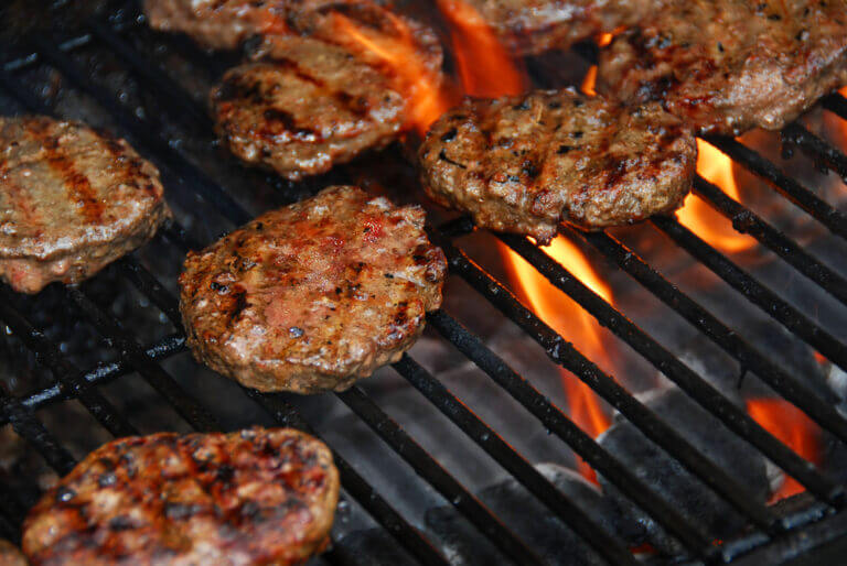 4+ Reasons to Choose Between a Charcoal or Propane Grill