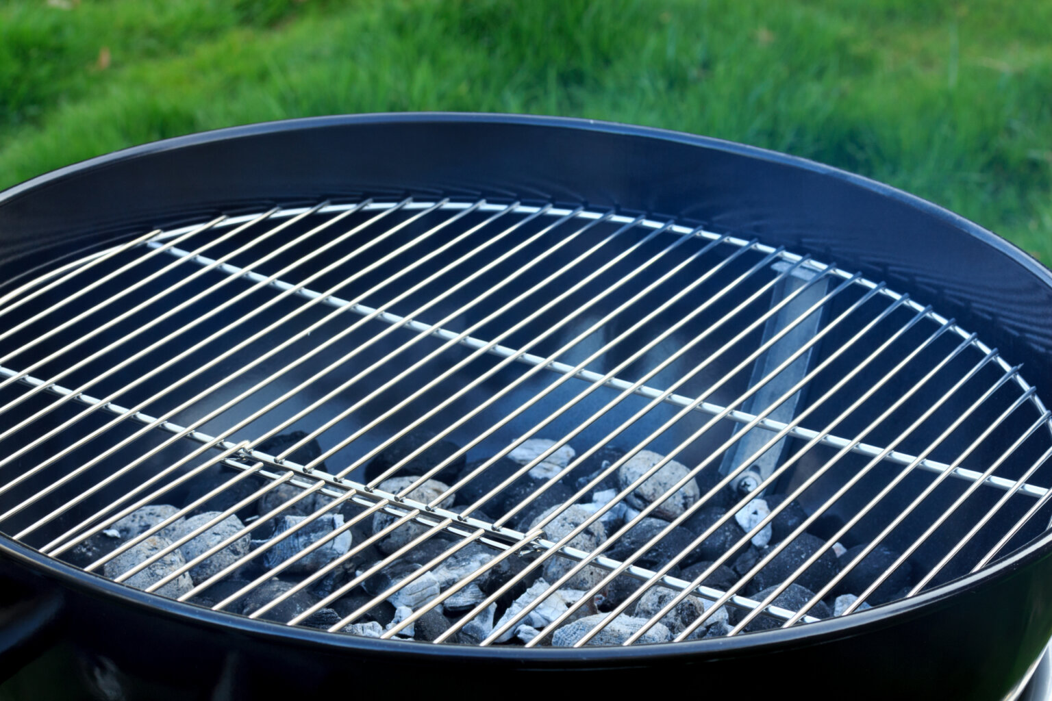 5 Differences Between Stainless Steel vs Cast Iron Grill Grates for