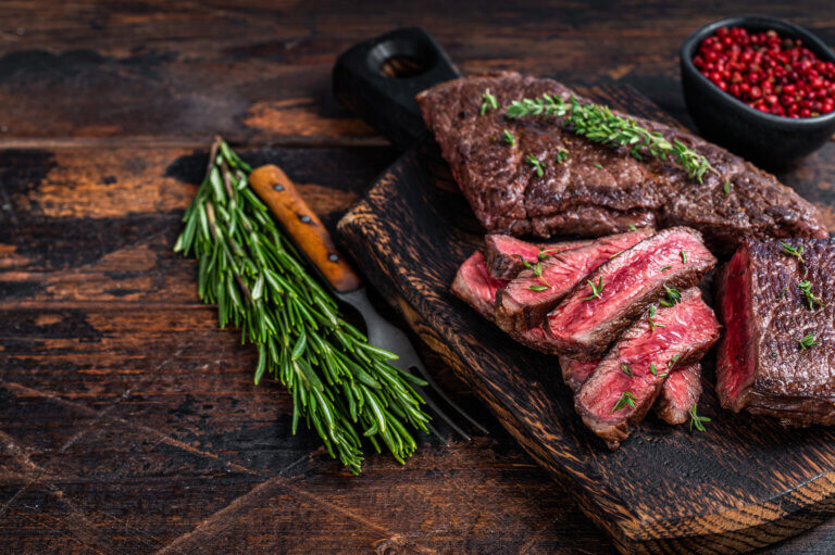 3 Reasons Why You Should Wipe Off Skirt Steak Marinade Before Pan Frying